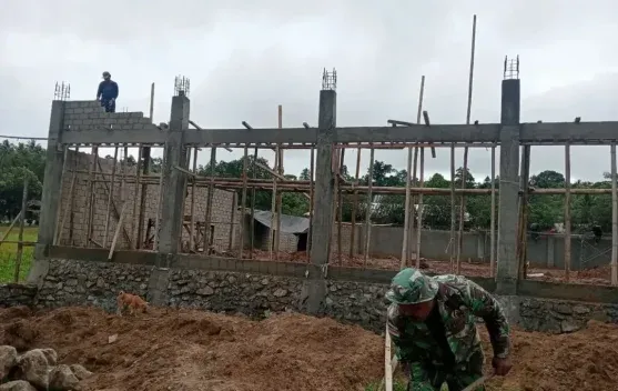 Babinsa Sertu Markus Dukung Pembangunan Koperasi Desa di Ambela