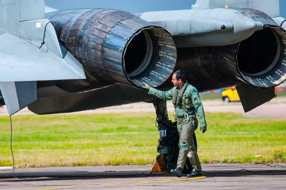 India Pertimbangkan Modernisasi 175 Jet Tempur Su-30MKI Bersama Rusia