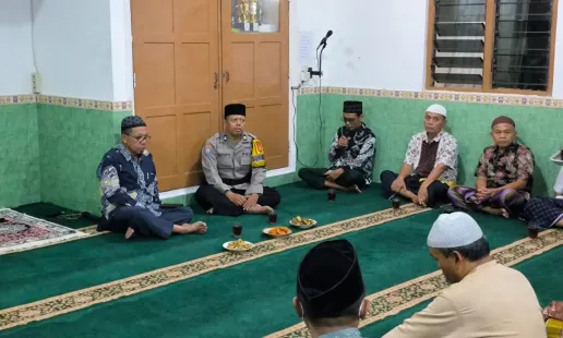 Bhabinkamtibmas Imbau Kamtibmas dalam Safari Tarawih di Singosaren