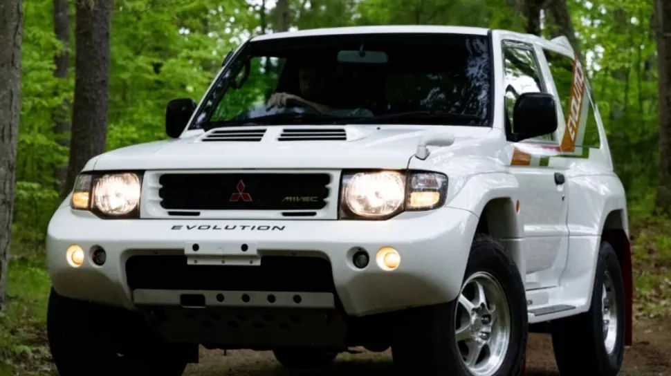 Mengenal Mitsubishi Pajero Evolution: SUV Berperforma Tinggi dalam Dunia Reli