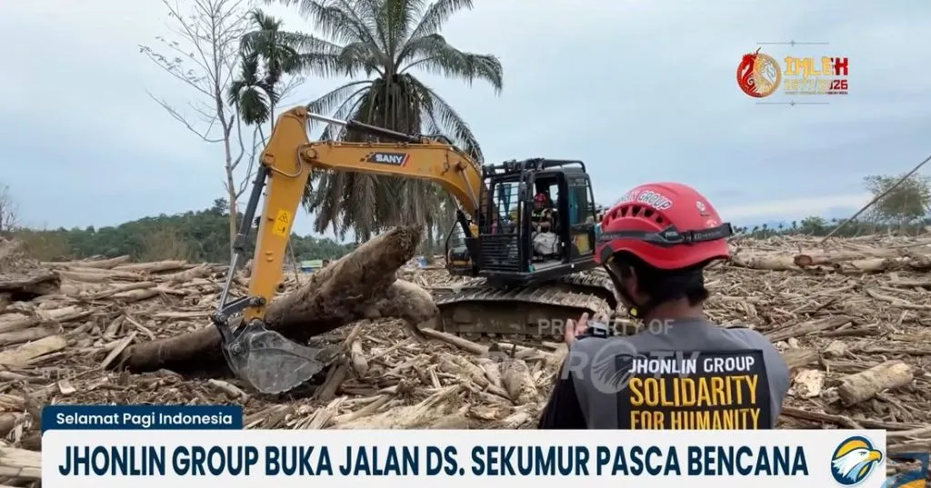 Jhonlin Group Buka Akses Jalan Desa Sekumur Pasca Bencana Aceh