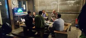 Polsek Cimenyan Laksanakan Patroli Malam untuk Amankan Minimarket
