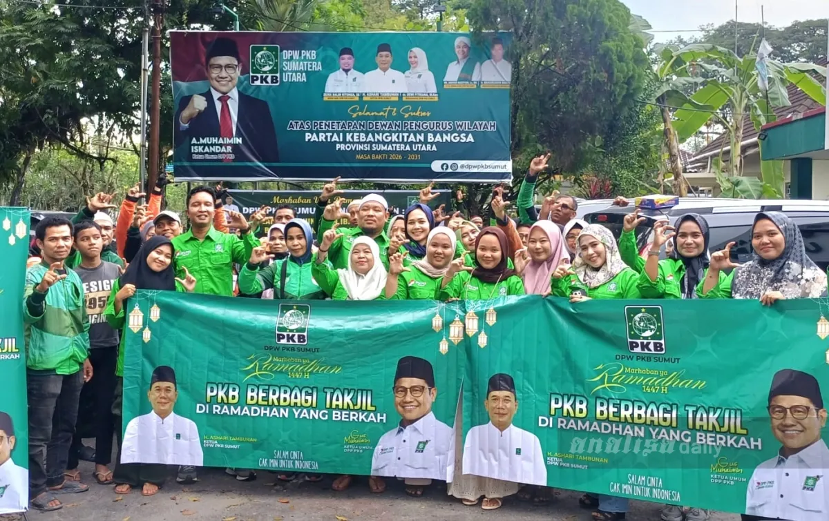 PKB Sumut Bagikan Ratusan Paket Takjil untuk Pengemudi Ojol dan Masyarakat di Ramadhan