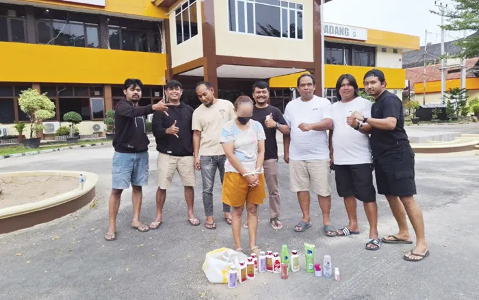 IRT Ditangkap Usai Mencuri Produk Kecantikan di Supermarket