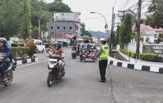 Sat Lantas Sibolga Tingkatkan Kesadaran Pengguna Jalan Melalui Patroli