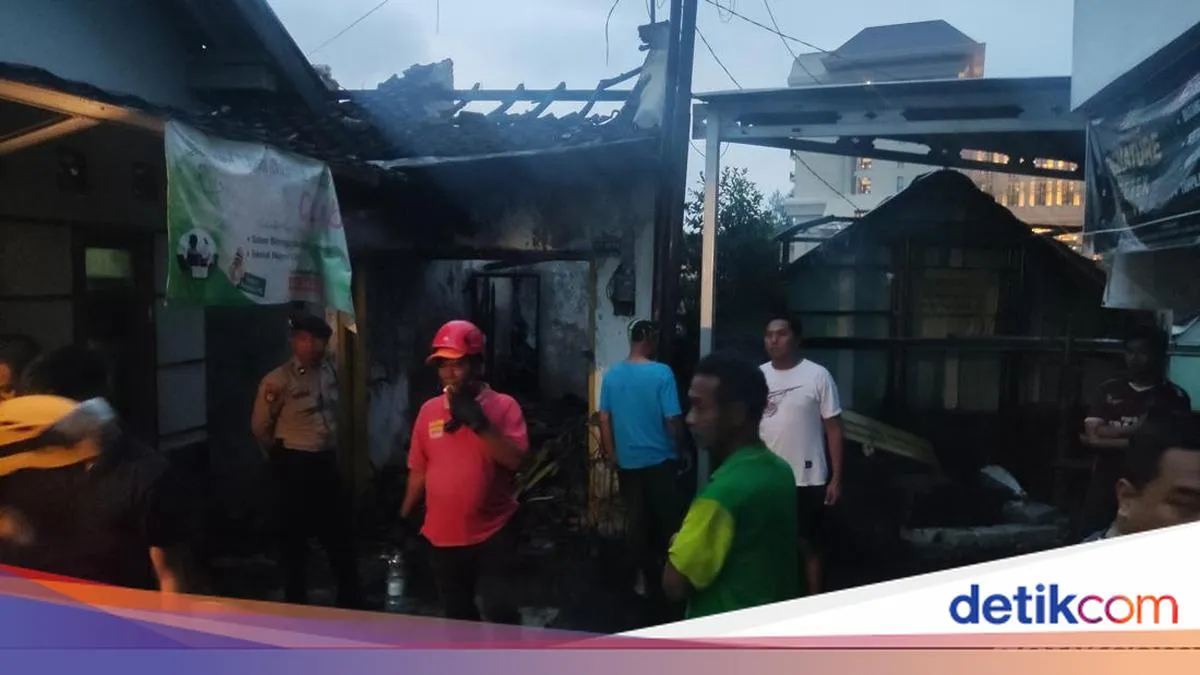 Kebakaran Melanda Gudang Kembang Api di Blimbingsari, Depok