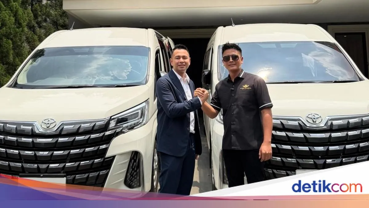 Raffi Ahmad Modifikasi Dua Mobil HiAce Mewah