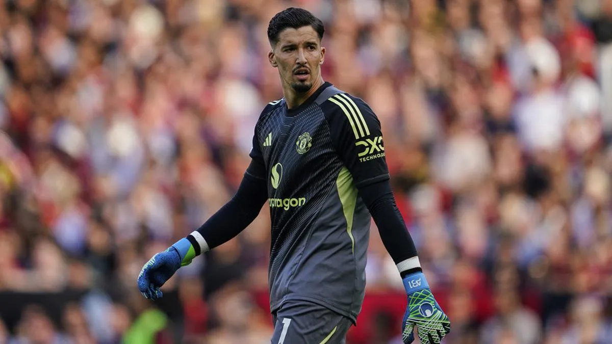Manchester United Setujui Transfer Kiper Altay Bayindir ke Besiktas