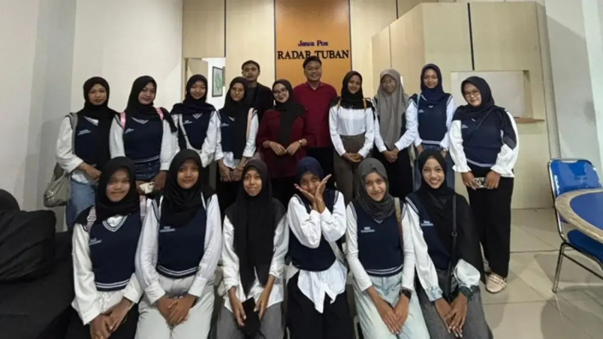 Siswa SMAN 3 Tuban Menyelami Dunia Jurnalistik Melalui Kunjungan ke Radar Tuban