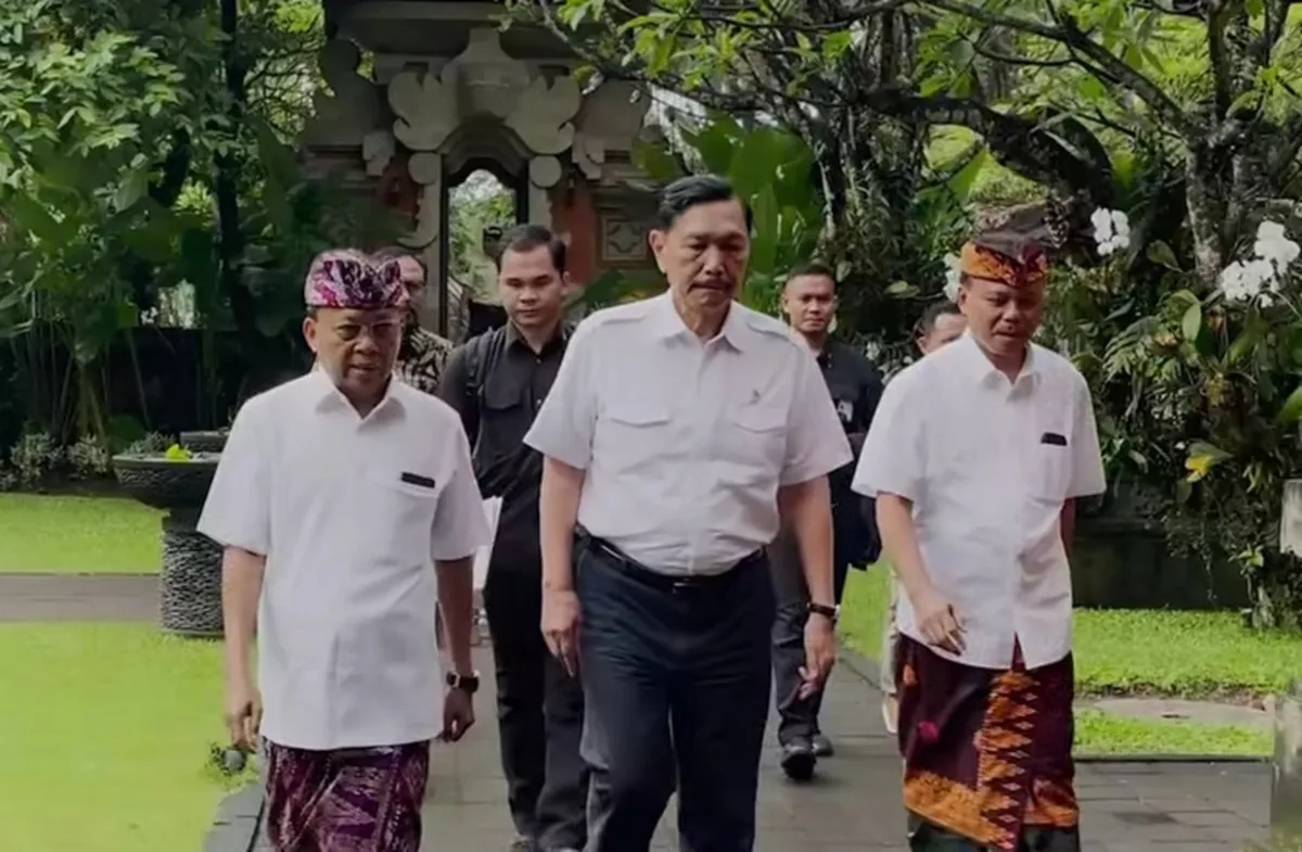 Gubernur Koster Minta Dukungan Luhut untuk Proyek Infrastruktur Bali