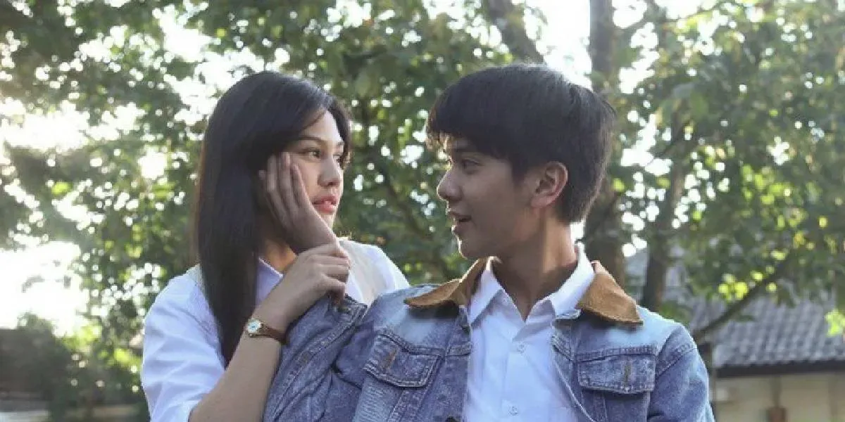 20 Film Romantis Indonesia yang Wajib Ditonton dari Klasik hingga Terbaru
