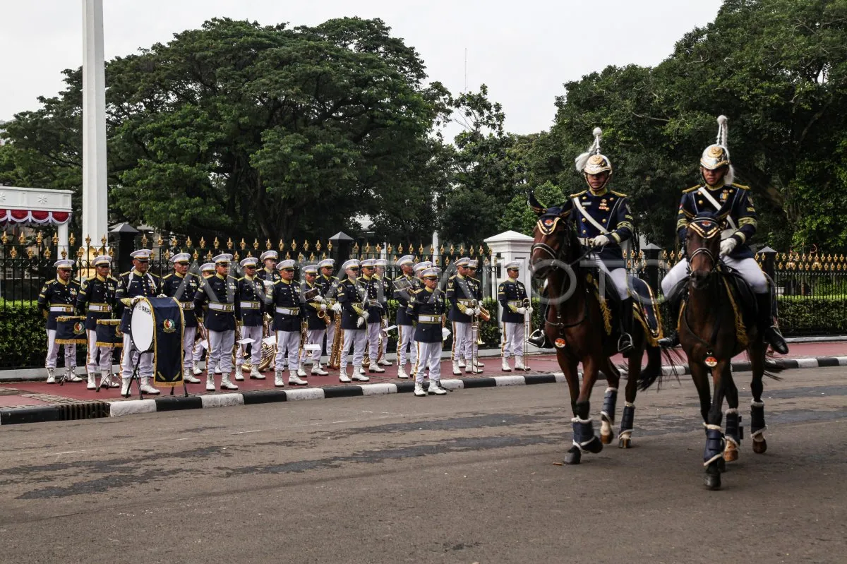 Prosesi Serah Terima Pasukan Jaga Istana Merdeka