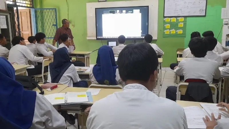 MTsN 29 Jakarta Tingkatkan Pembelajaran Interaktif dengan Smart TV