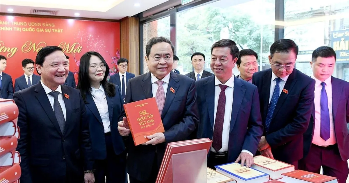 Ketua Majelis Nasional Hadiri Pengenalan Undang-Undang Baru pada Sidang Kesepuluh