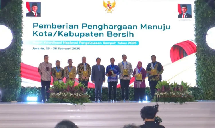 Andi Sudirman Sulaiman Raih Penghargaan Terbaik Pengelolaan Sampah 2026