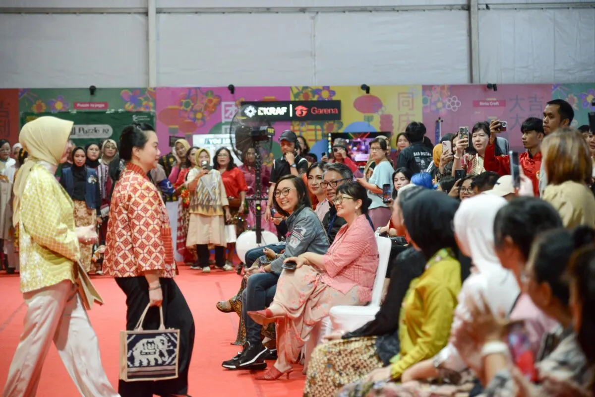 Irene Umar Apresiasi Kreativitas di Fashion Show Harmoni Imlek 2026