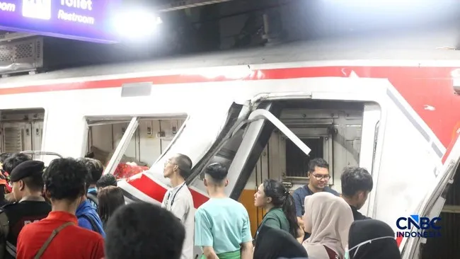 Tabrakan KA Argo Bromo Anggrek dengan KRL di Stasiun Bekasi Timur: Kronologi dan Analisis