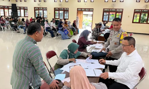 Bhabinkamtibmas Pantau Pelayanan Jemput Bola PBB-P2 di Panggungharjo
