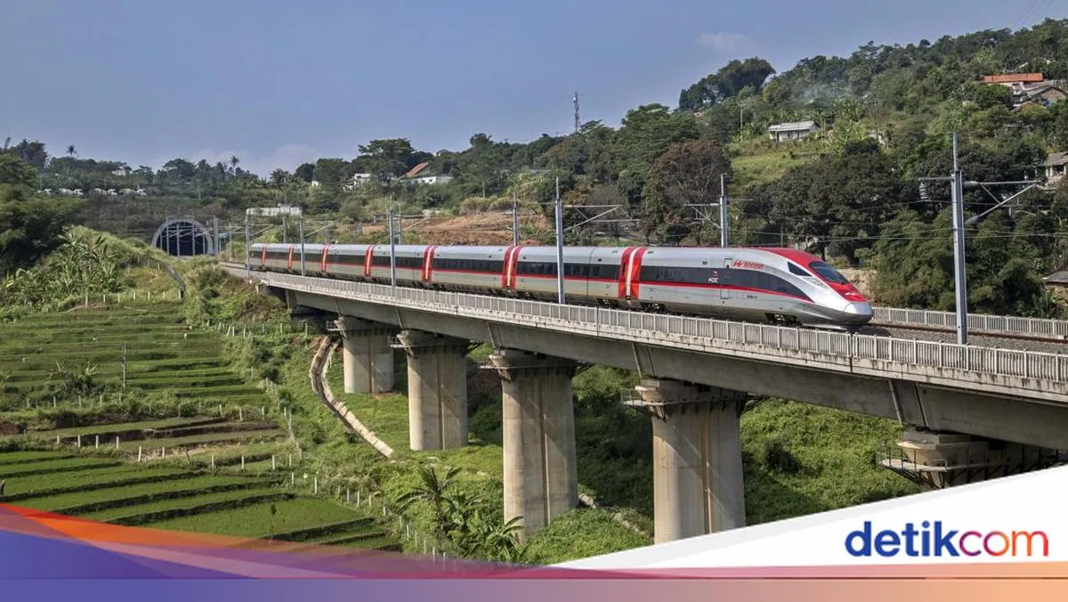 Kecelakaan di Kopo: Whoosh Berhenti Mendadak Akibat Seng Masuk Rel