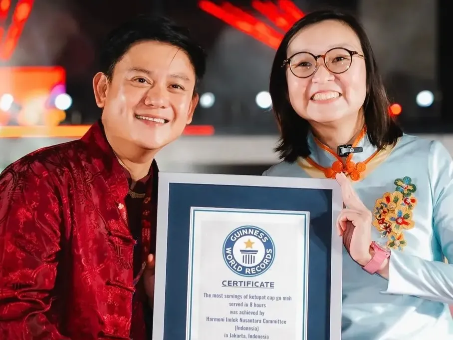 Bobon Santoso Pecahkan Rekor Dunia dengan 5.000 Porsi Lontong Cap Go Meh