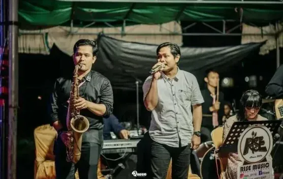 M. Ray Handani, Penyanyi Cafe yang Memperkuat Hiburan Live Music di Kutai Barat