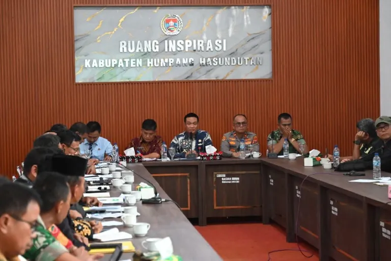 Bupati Humbang Hasundutan Mediasi Antara PT ESS dan Masyarakat Pardosi