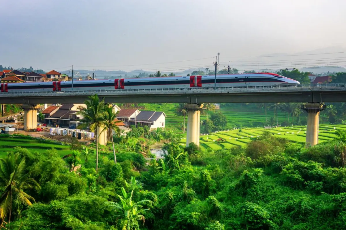 KCIC Terapkan Jadwal Baru Kereta Cepat Whoosh