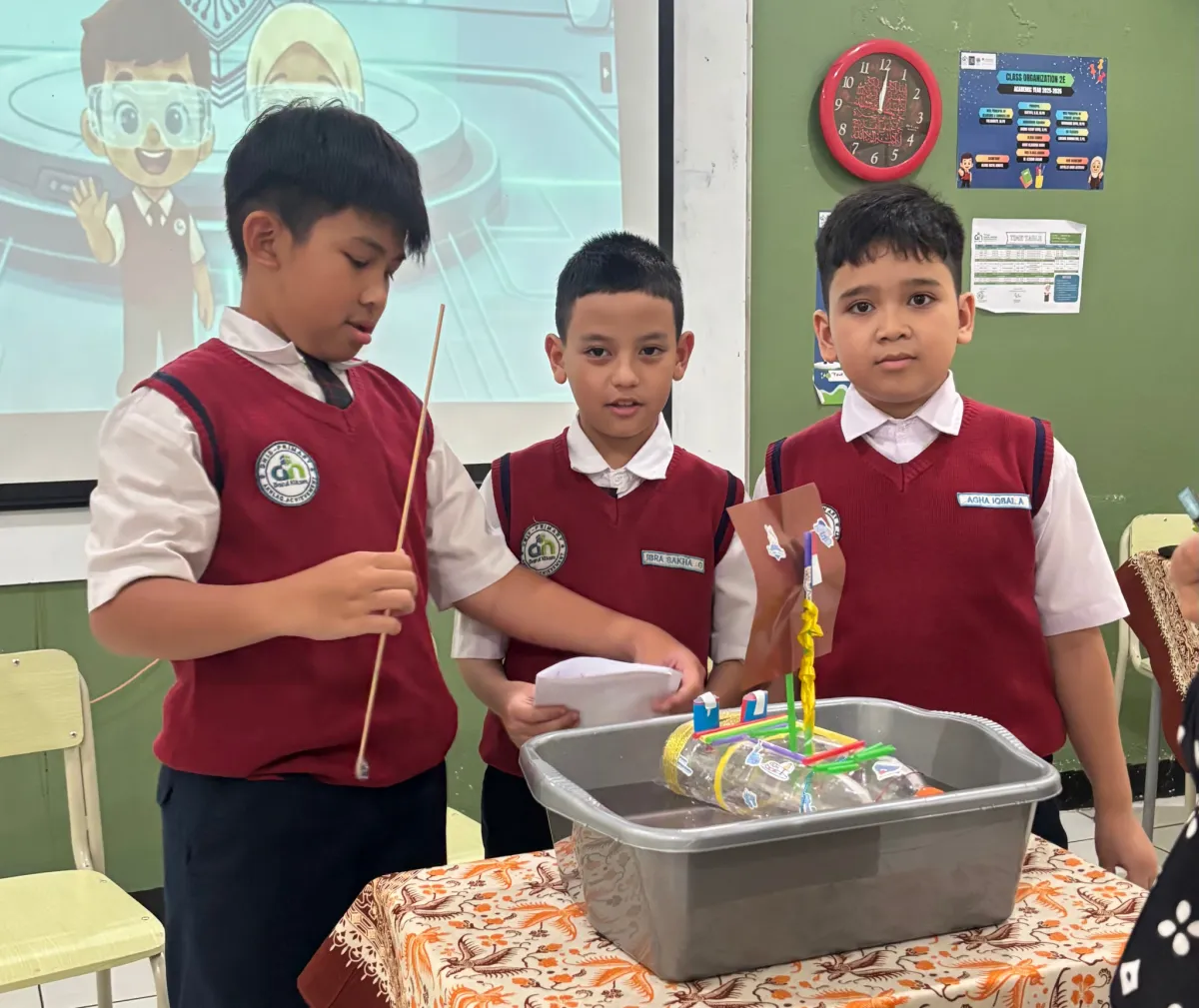 Siswa SD DHIS Primary Ciptakan Teknologi Inovatif untuk Solusi Sehari-hari