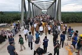 Jembatan Nibung Diresmikan untuk Mempercepat Logistik Kelapa Sawit di Kaubun