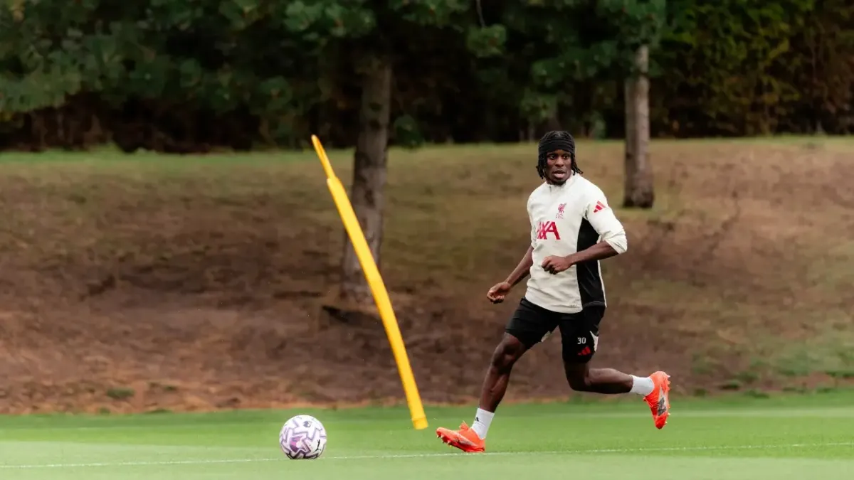 Jeremie Frimpong Kembali Perkuat Liverpool Setelah Sembuh dari Cedera