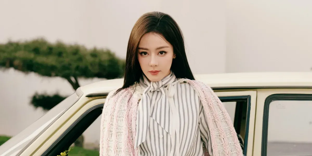 Dilraba Dilmurat Siap Tampil di Paris Fashion Week Setelah 4 Tahun Bersama Dior