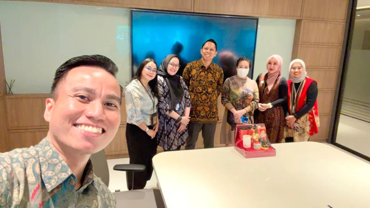 BRI Kanca Jakarta Jelambar Rayakan Imlek dengan Pemberian Parsel dan Diskusi Bisnis