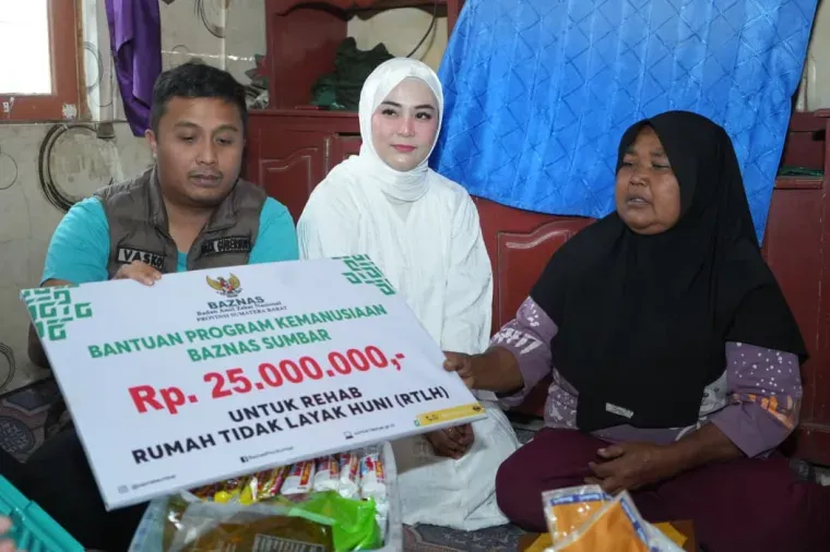 Pemprov Sumbar Salurkan Bantuan Rehabilitasi Rumah untuk Warga Kurang Mampu di Solok
