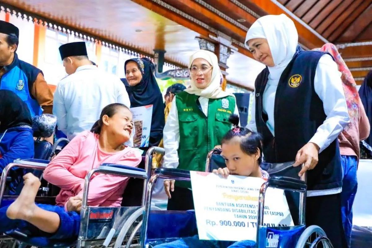 Gubernur Jatim: Bantuan Sosial Diharapkan Percepat Pengentasan Kemiskinan di Mojokerto