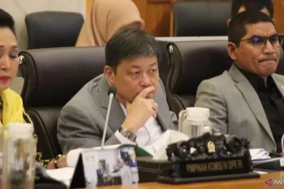DPR Mendesak Penyaluran Bantan Pangan Beras dan Minyak Goreng untuk 33,2 Juta Keluarga Sebelum Ramadhan