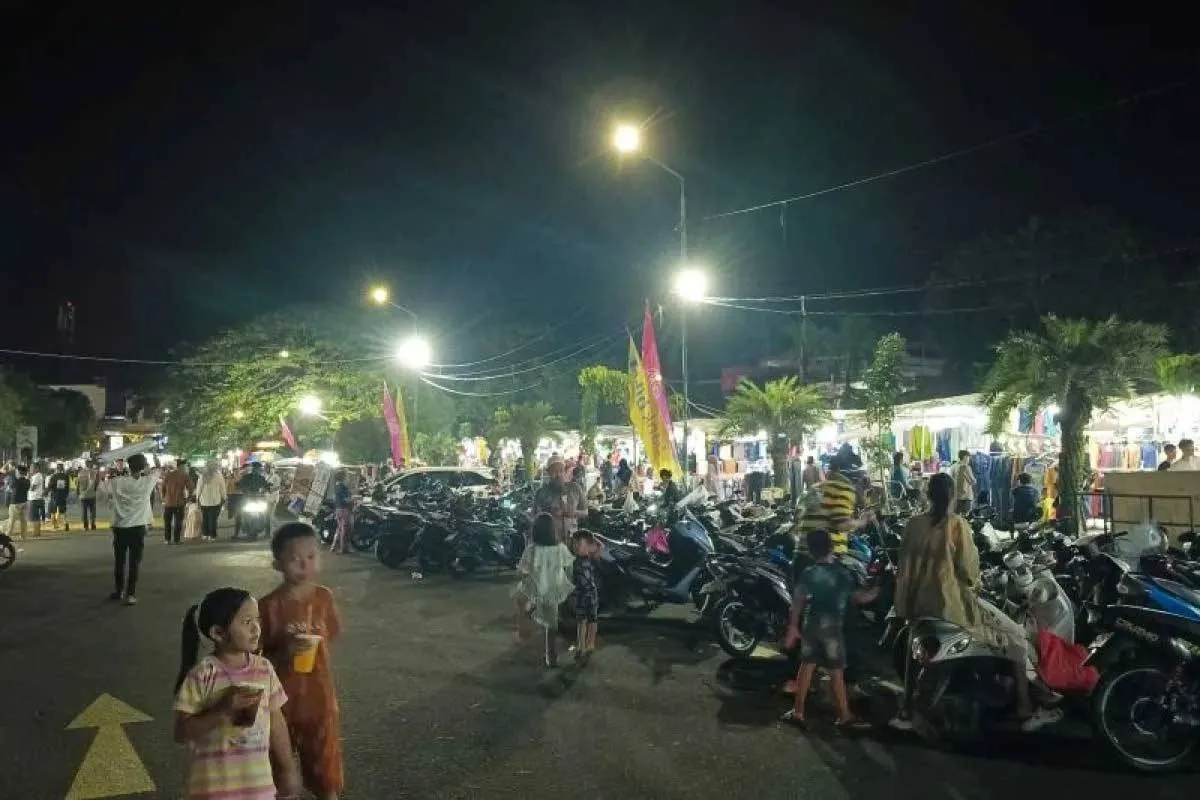 Kawasan Masjid Al-Markaz Jadi Tempat Ngabuburit Favorit di Makassar