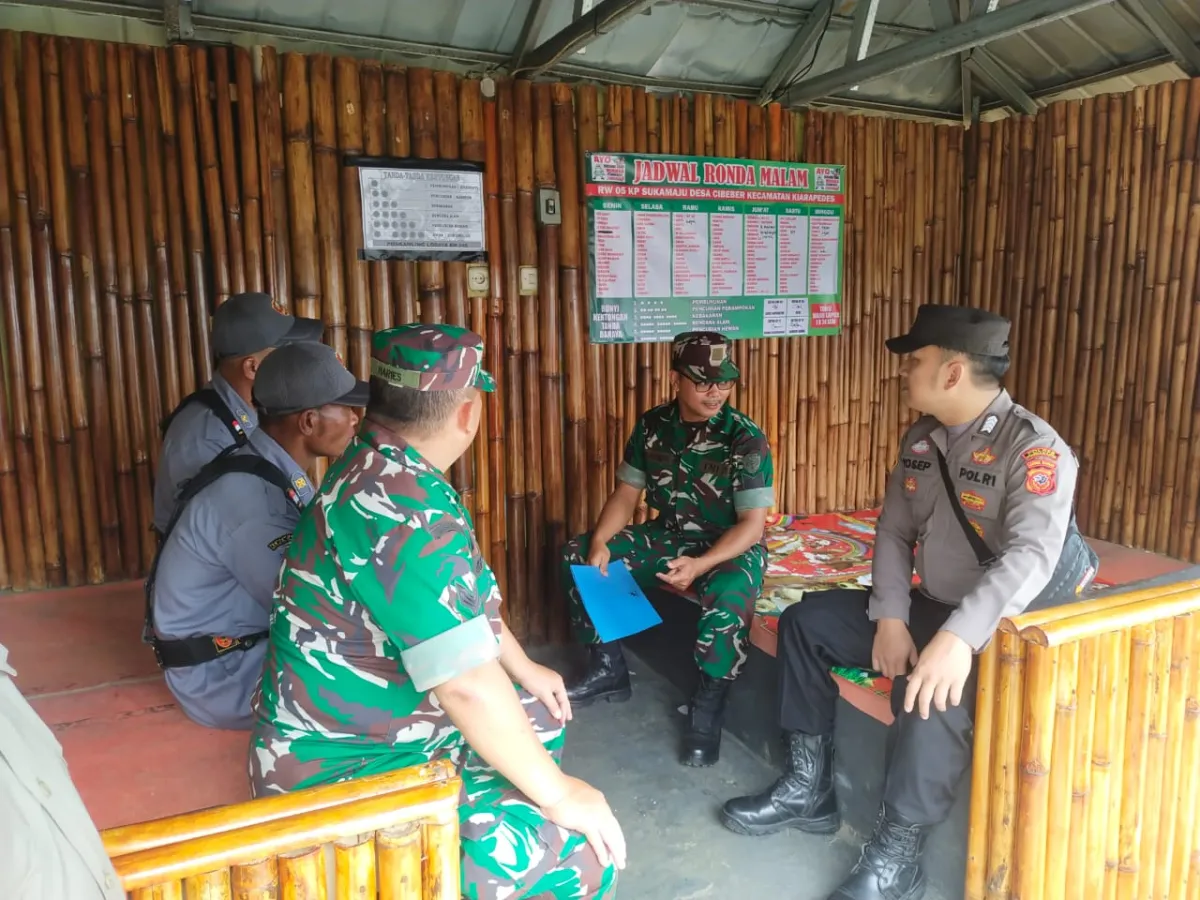 TNI-Polri Berikan Pengarahan kepada Linmas untuk Tingkatkan Keamanan Desa
