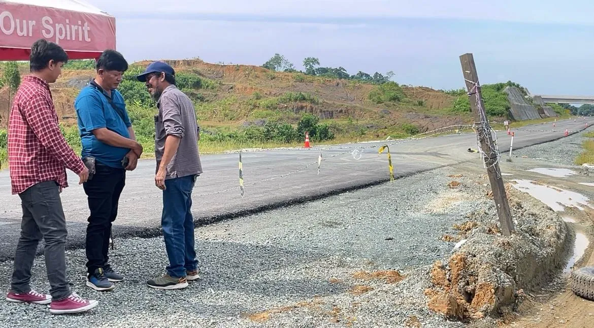 Warga Pasang Kawat Duri Sebagai Protes atas Ganti Rugi Tanah Tol IKN