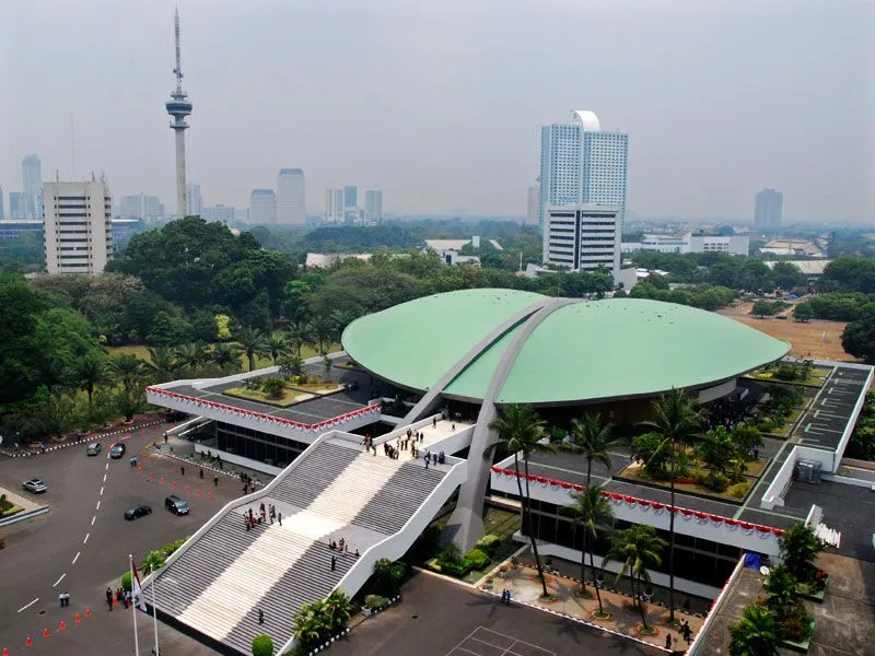 Sorotan Publik Terhadap Latar Belakang Pendidikan Anggota DPR