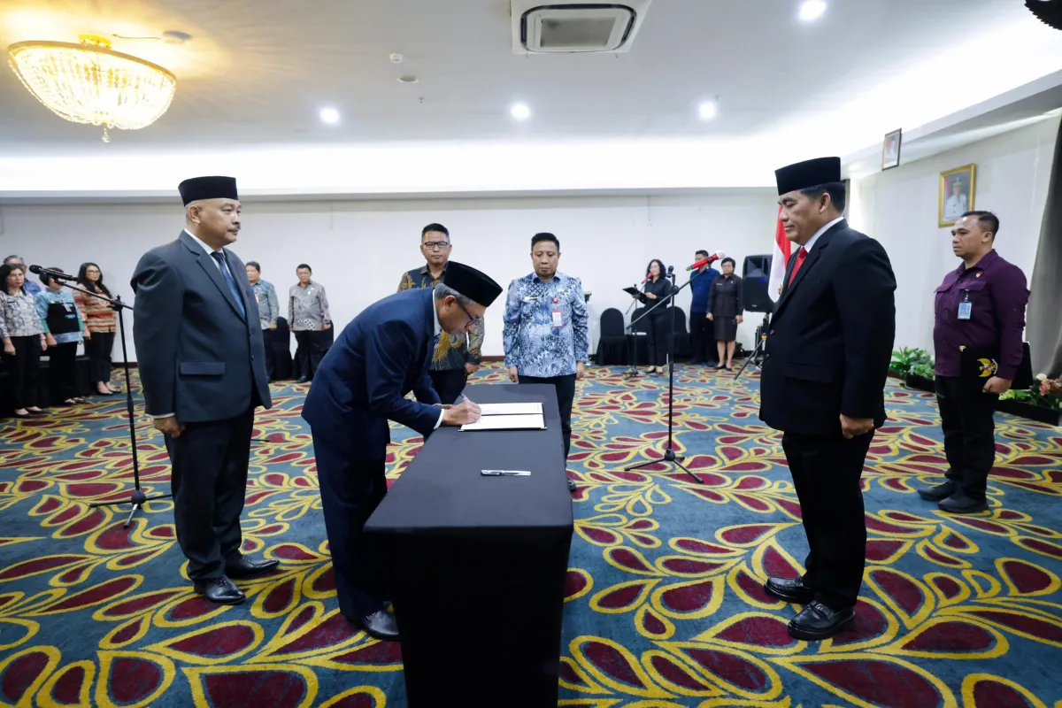 Gubernur Yulius Lantik Pejabat Baru, Soroti Inovasi Digital dan Lingkungan