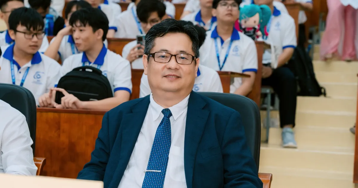 Profesor Madya Dr. Nguyen Tan Tran Minh Khang Resmi Menjadi Rektor Universitas Teknologi Informasi Ho Chi Minh
