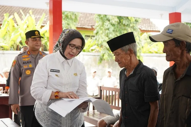 43 Keluarga Terdampak Semeru Terima Dana Hunian Sementara dari Pemkab Lumajang