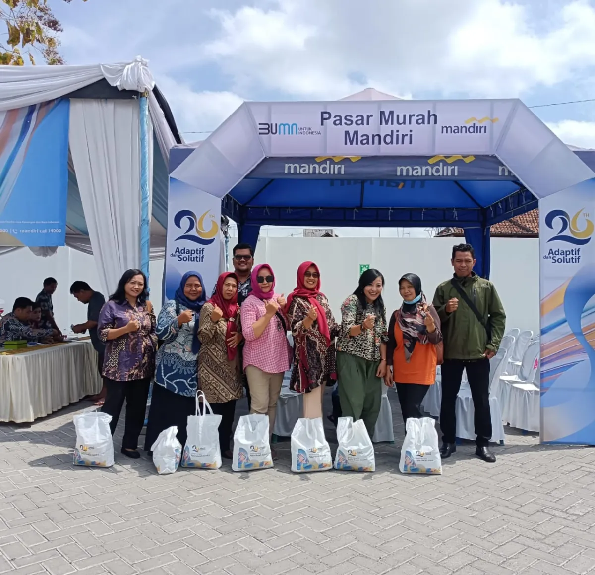 Bank Mandiri Area Kediri Terima Penghargaan Radar Kediri Awards 2024