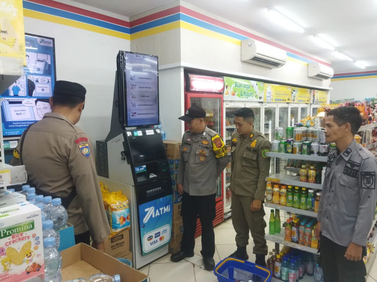 Polsek Ibun Laksanakan Patroli Malam untuk Amankan Minimarket