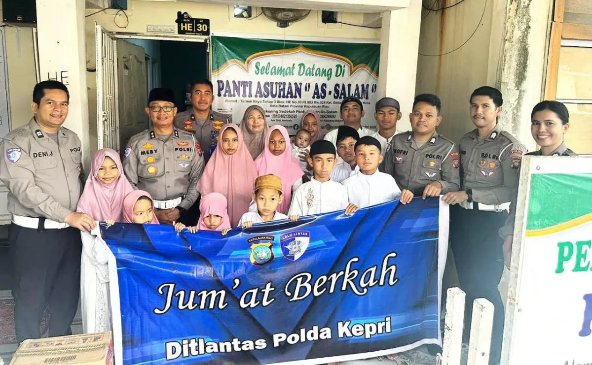 Polantas Kepri Bagikan Sembako dan Edukasi Keamanan Lalu Lintas