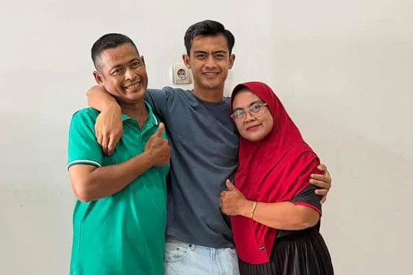 Duka Mendalam: Kehilangan Orangtua Artis Sepanjang 2025
