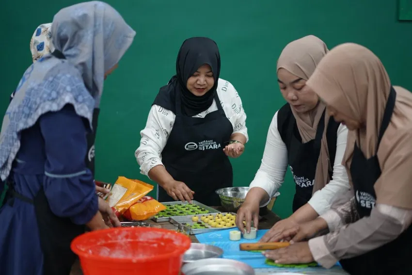 Workshop Kue Kering Lebaran di Cimahi Dorong Pemberdayaan Ibu Rumah Tangga