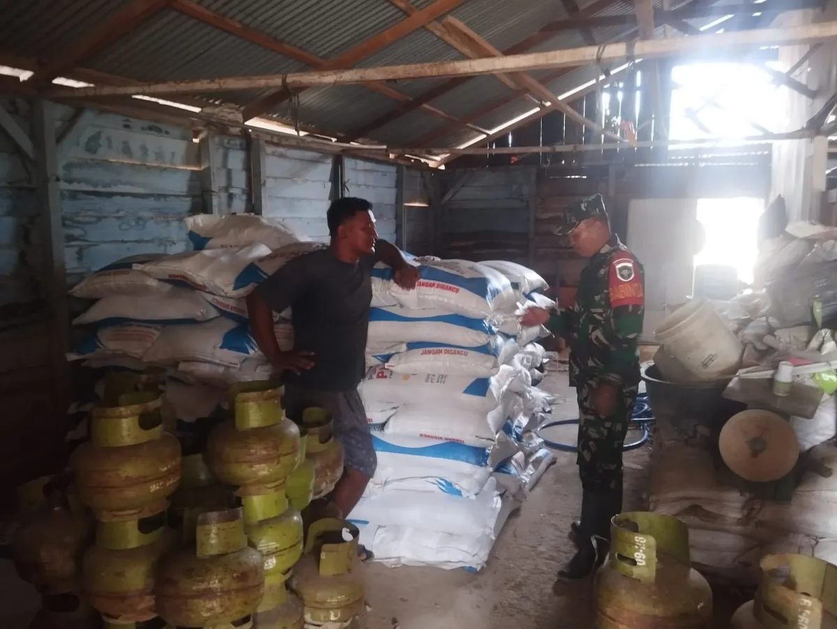 Babinsa Pastikan Ketersediaan Pupuk untuk Tingkatkan Produktivitas Petani