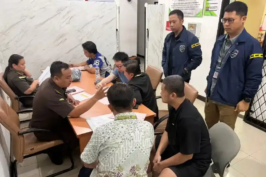 Bareskrim Serahkan 5 Tersangka Judi Online dan Barang Bukti Rp55 Miliar ke Jaksa