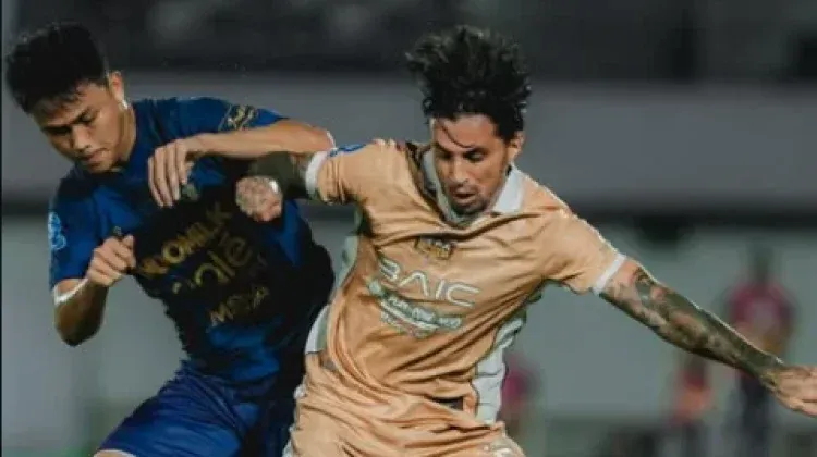 Ricky Kambuaya Bawa Dewa United Kalahkan Persita dalam Derby Tangerang